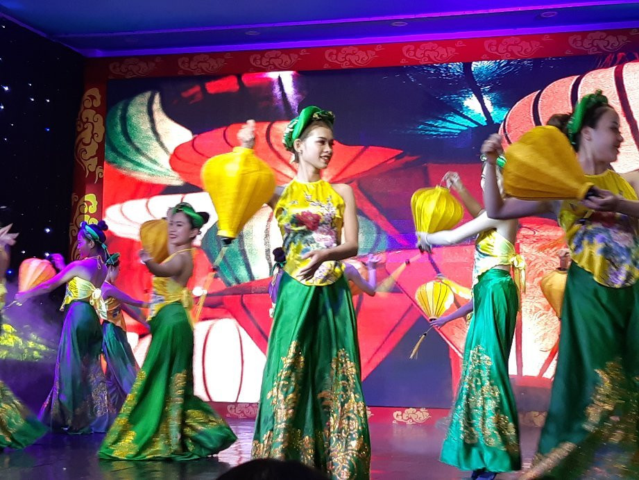 Ao Dai Show-顺化必去景点