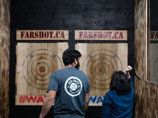 Far Shot Brampton - Axe Throwing, Knife And Archery-布兰普敦必去景点