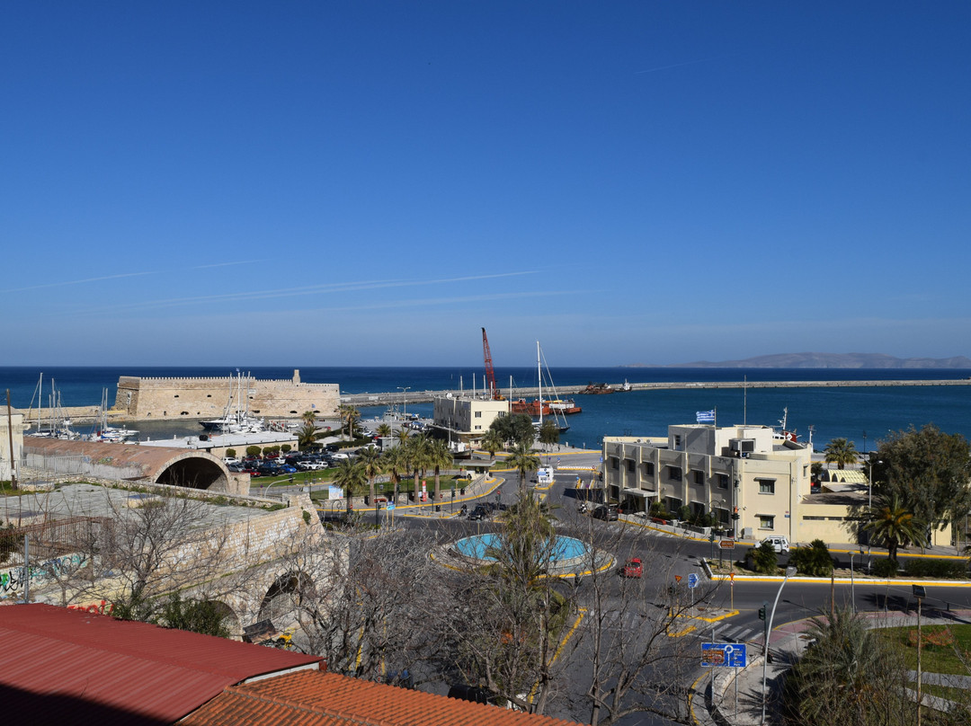 马林梦幻酒店主图