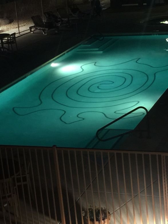 孟科匹传统套房酒店主图