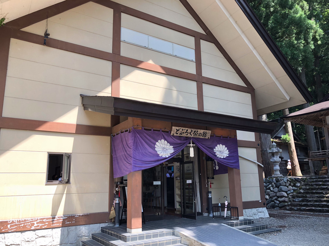 Shirakawa Hachiman Shrine Festival Hall-白川村必去景点