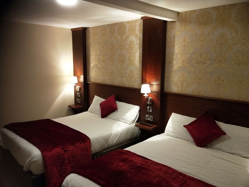 Ewings Bar & Accomodation-官方