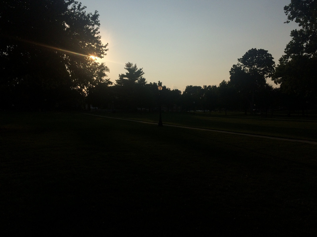 West Side Park-尚贝恩必去景点