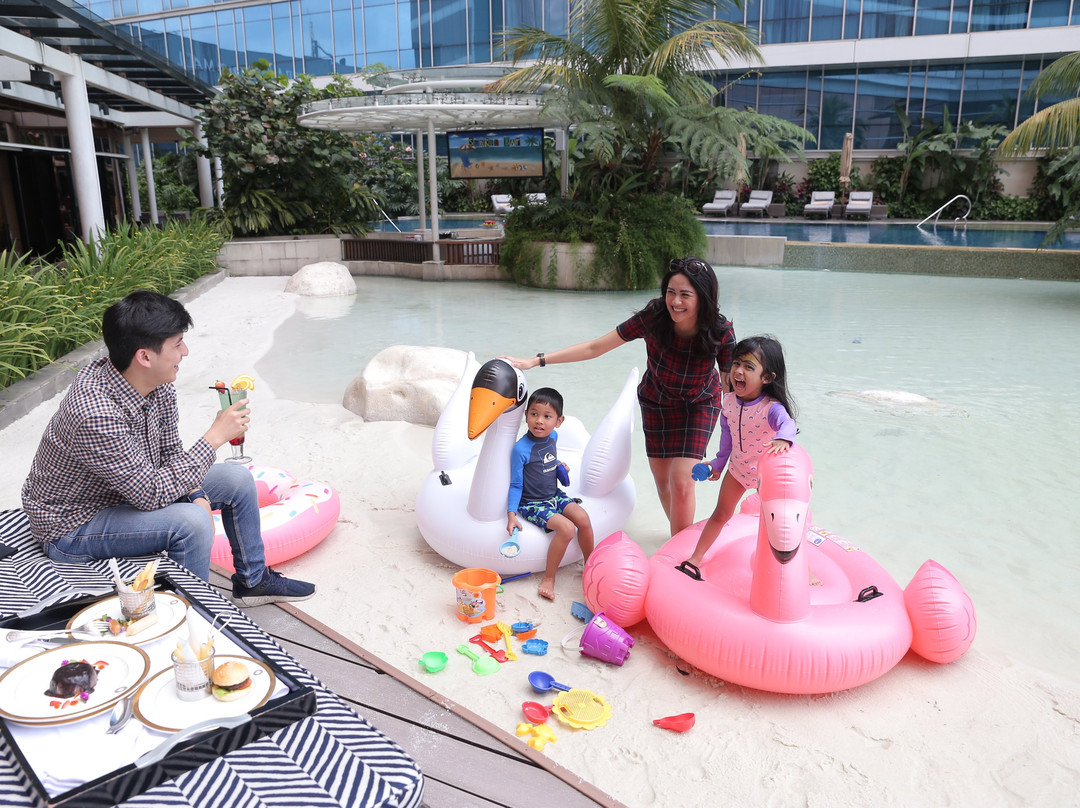 The Trans Luxury Hotel主图