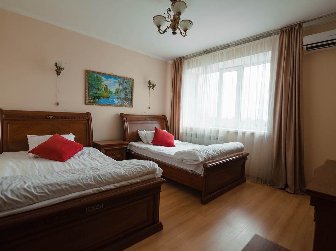 Azat Hotel主图
