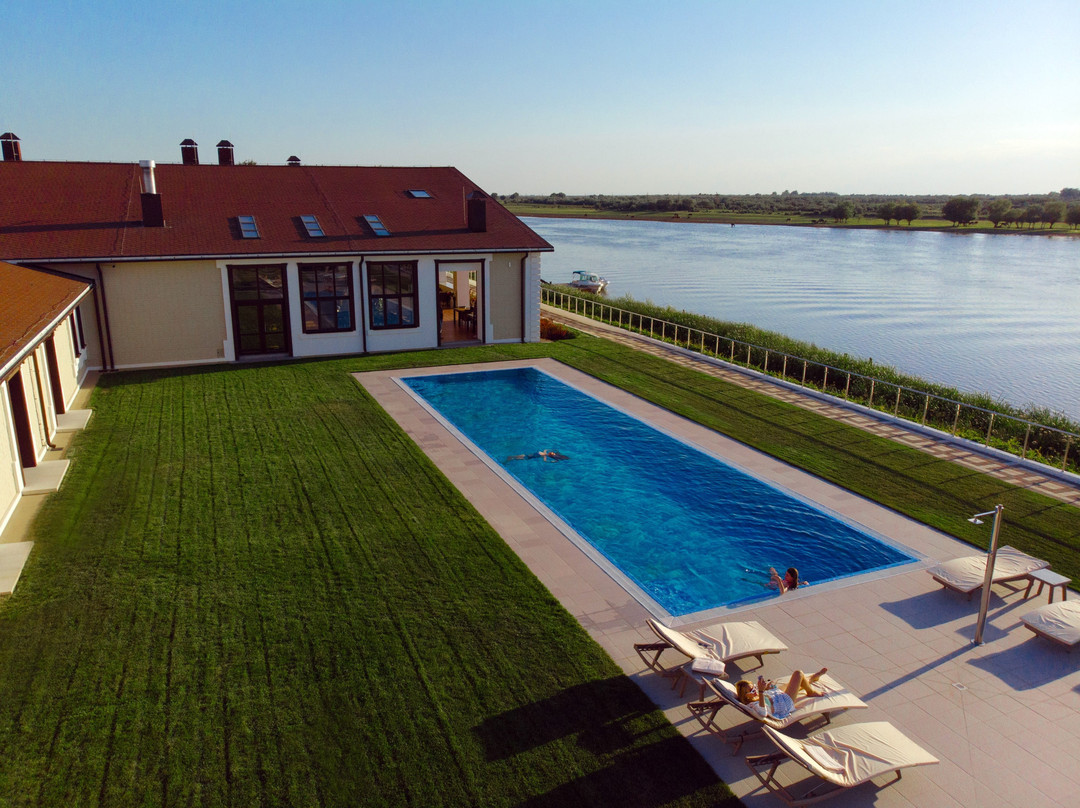 Fish Factory Hotel主图