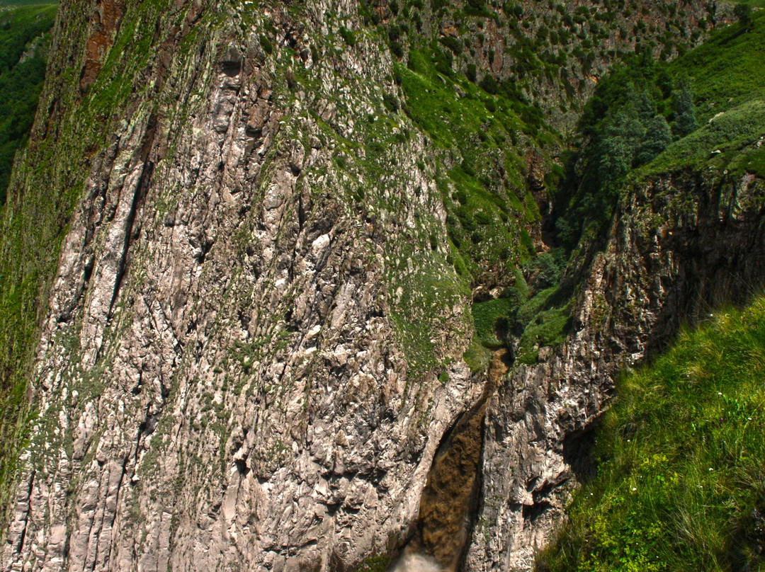 Karakaya-Su Waterfall景点图片