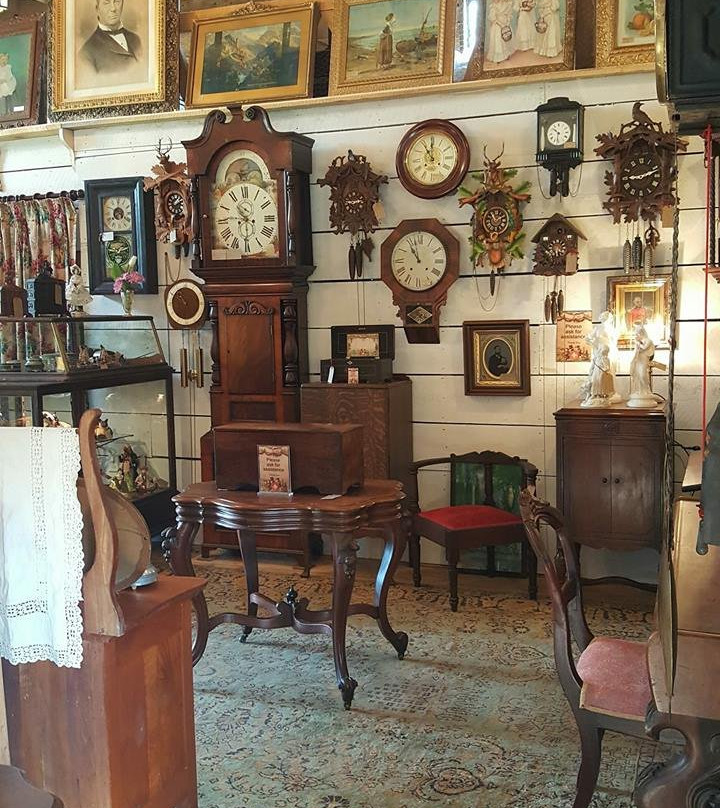 Yaciuk's Antiques, Clocks & Collectibles景点图片