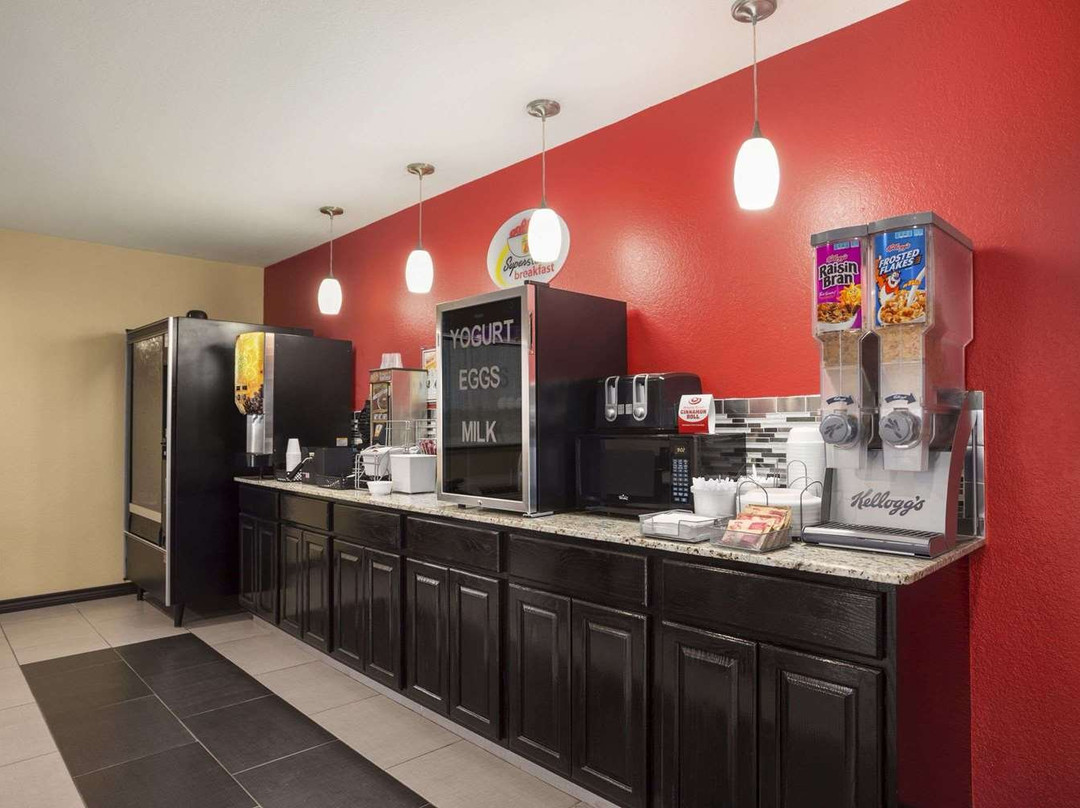 Super 8 by Wyndham Henryetta主图