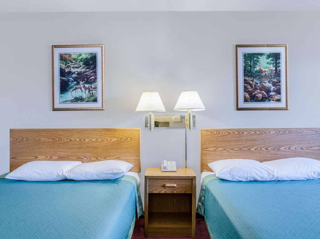 布莱克福特速8酒店主图