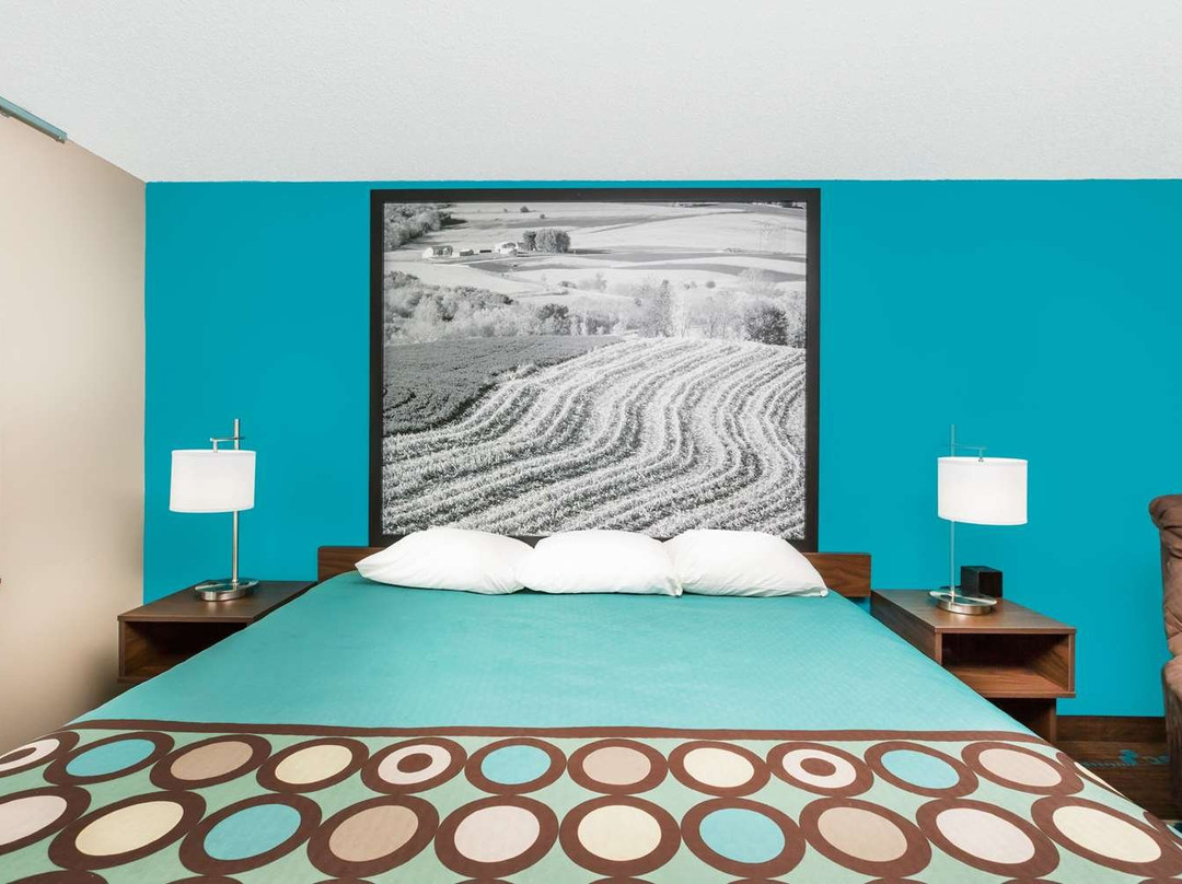 Super 8 by Wyndham Spencer主图