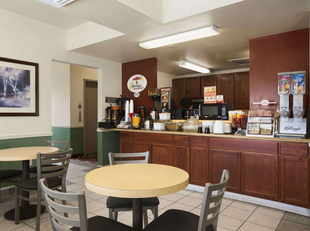 Super 8 by Wyndham Salmon主图