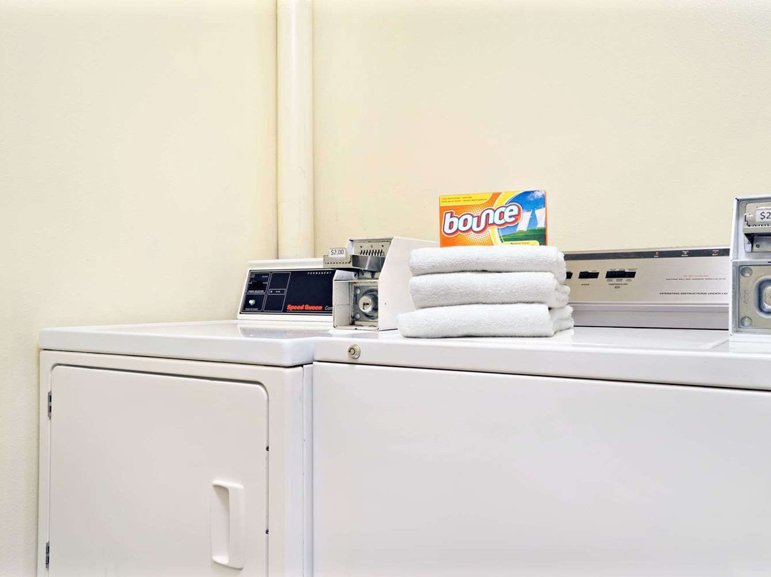 哈德森速8酒店主图