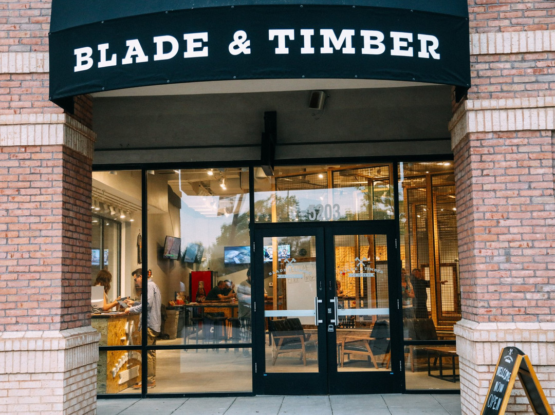 Blade & Timber Axe Throwing-利伍德必去景点