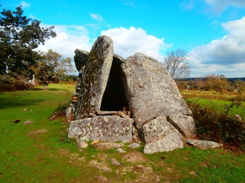Meada旅游景点-Anta dos Coureleiros I