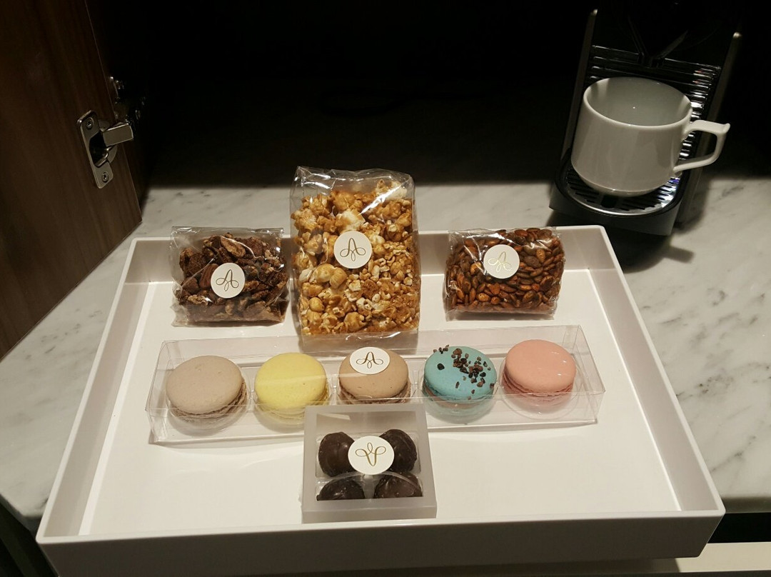 The Adelphi Hotel主图