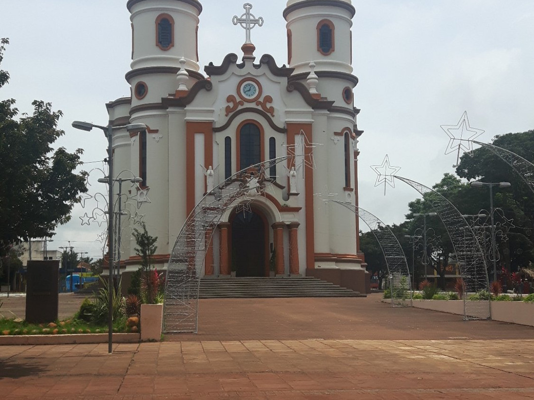 Igreja Matriz  Santuário Nossa Senhora Aparecida-Arapongas必去景点