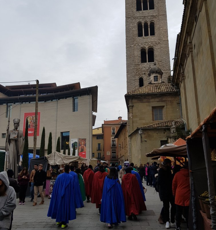 Monument a l'abat Oliba a Vic-维克必去景点
