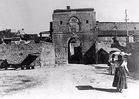 Porta Napoli-苏尔莫纳必去景点