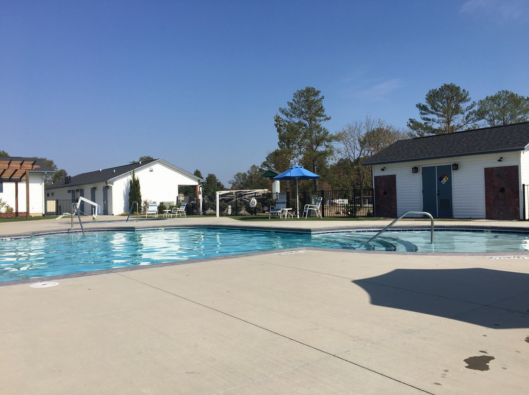 Raleigh Oaks RV Resort & Cottages