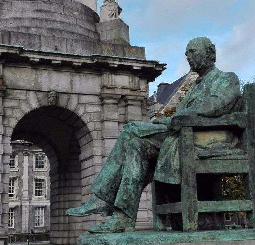 Campanile of Trinity College-都柏林必去景点