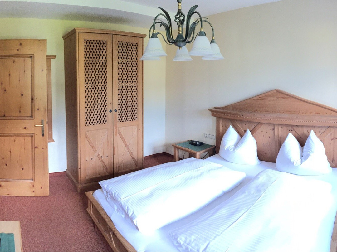 毕伯维尔酒店住宿-Hotel Gasthof zum Goldenen Lowen