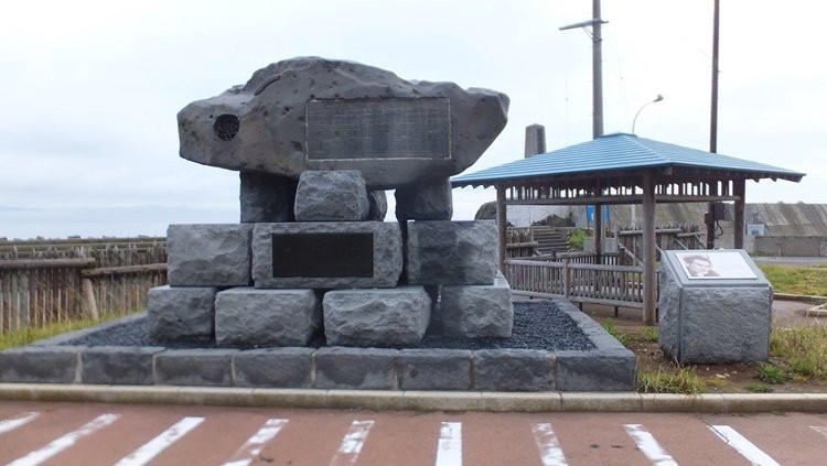 Monument of Dazai Osamu Literature-外滨町必去景点