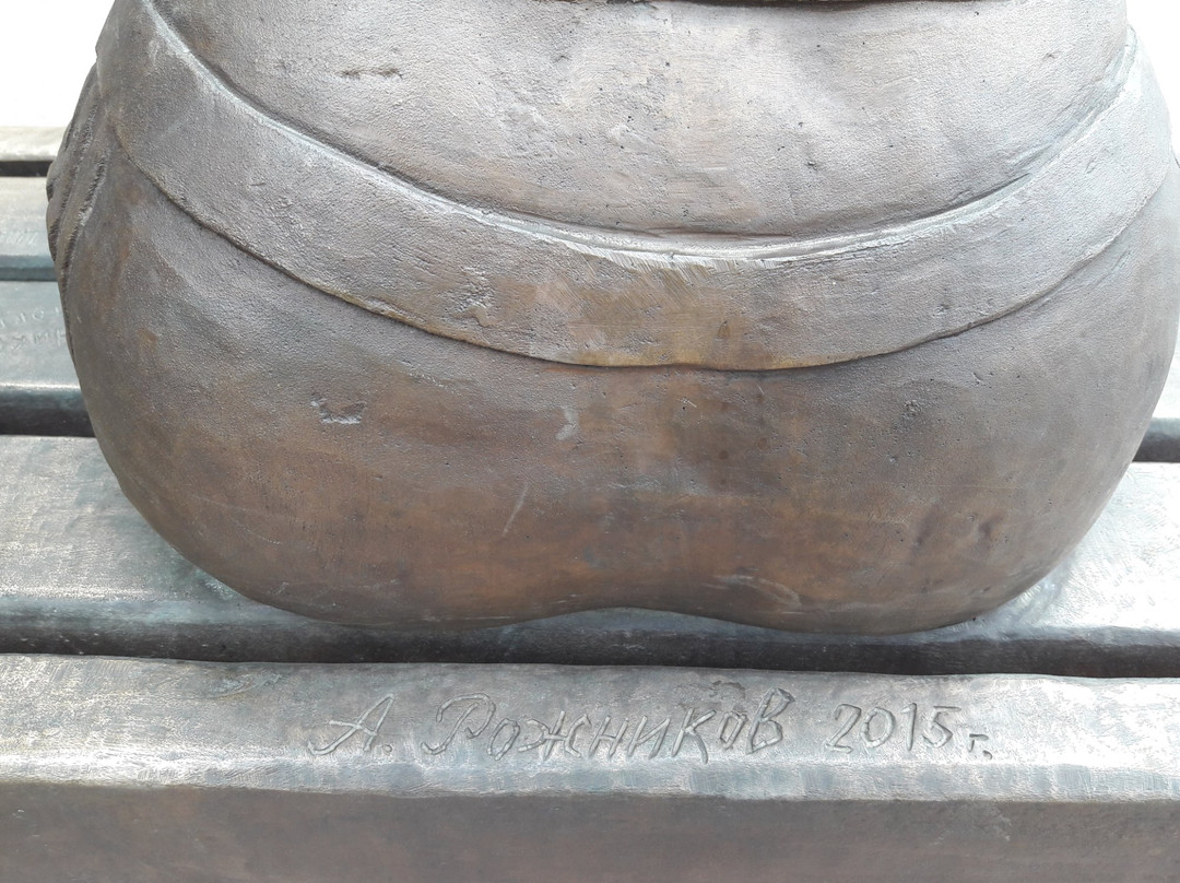 Lyube Monument景点图片