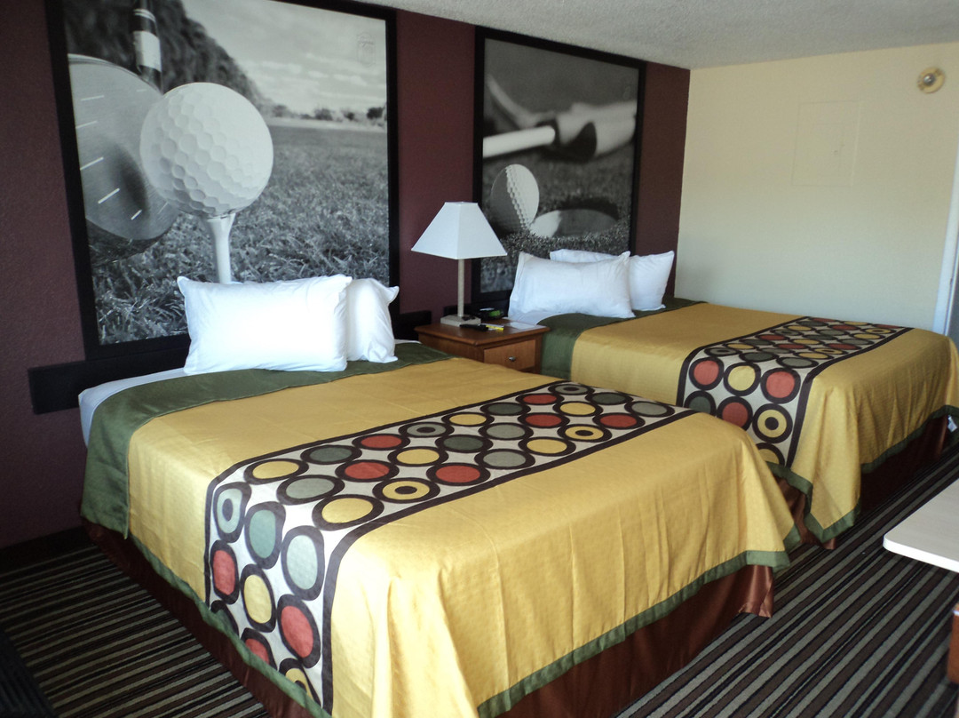 Super 8 by Wyndham Aberdeen Southern Pines