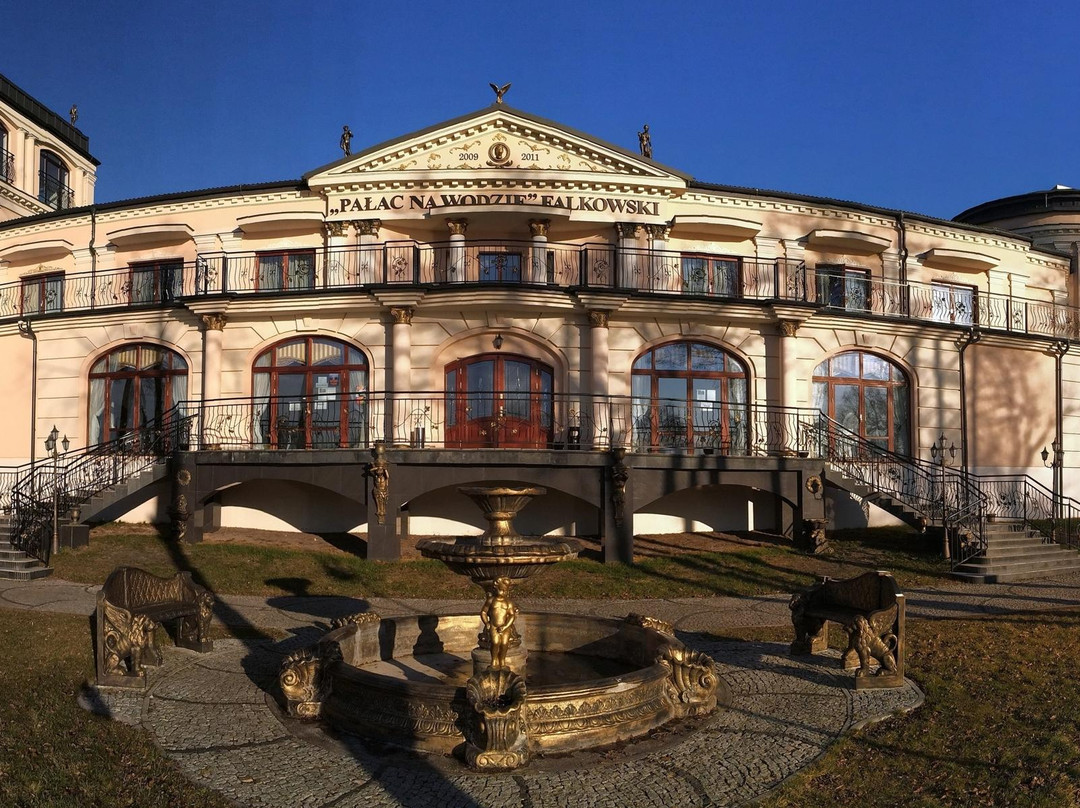 Nowinka酒店住宿-Sanatorium Augustow Palac Na Wodzie Falkowski