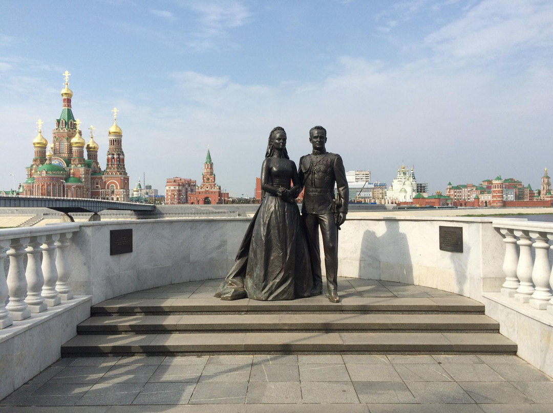 Monument to Honeymooners Grace Kelly and Rainier III-Yoshkar-Ola必去景点