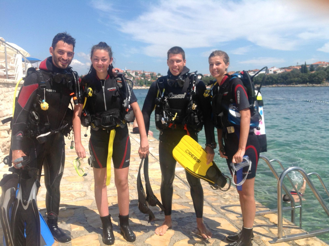 Orca Diving Center-普拉必去景点