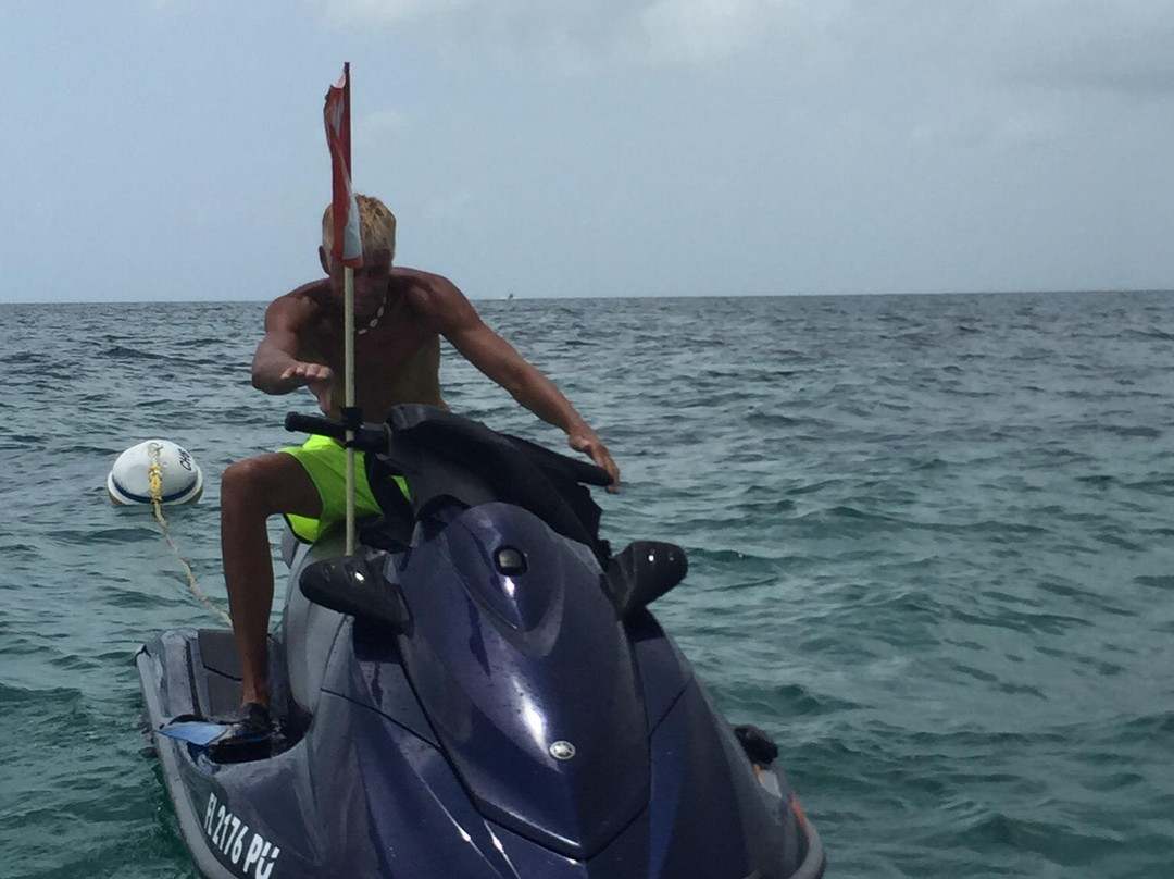 Robbie's Waverunners-伊斯拉摩拉达必去景点