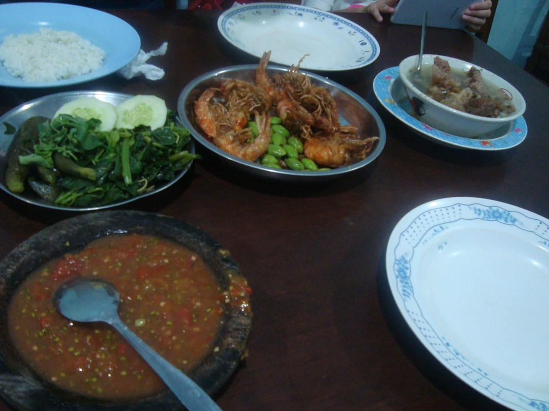 巴纽旺宣餐馆和美食-Warung Biru
