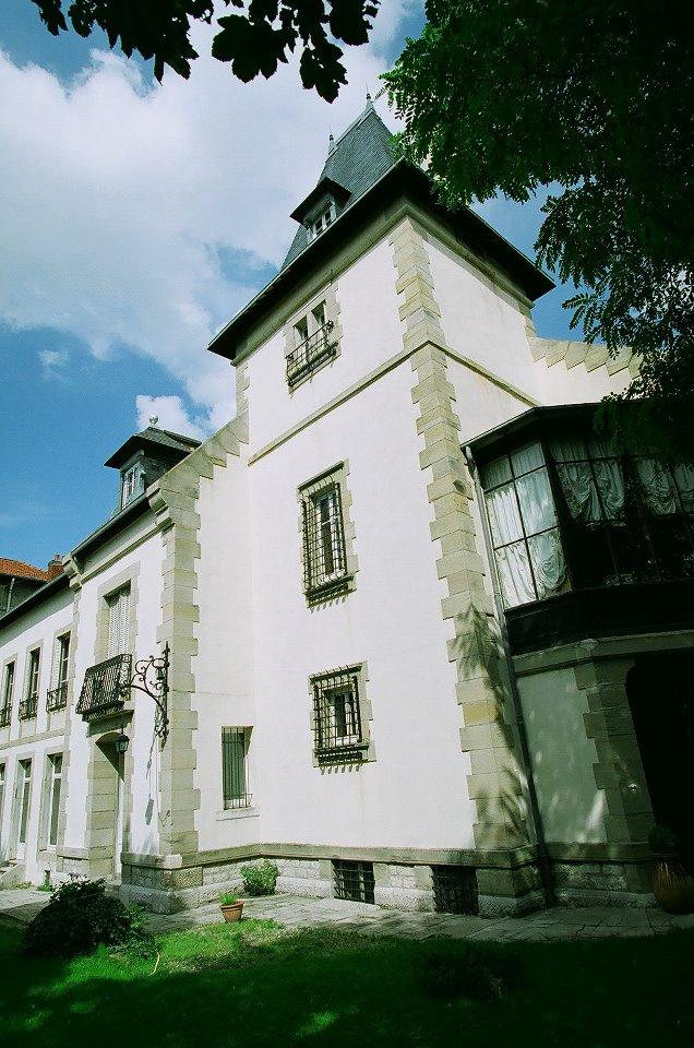La Condamine-官方