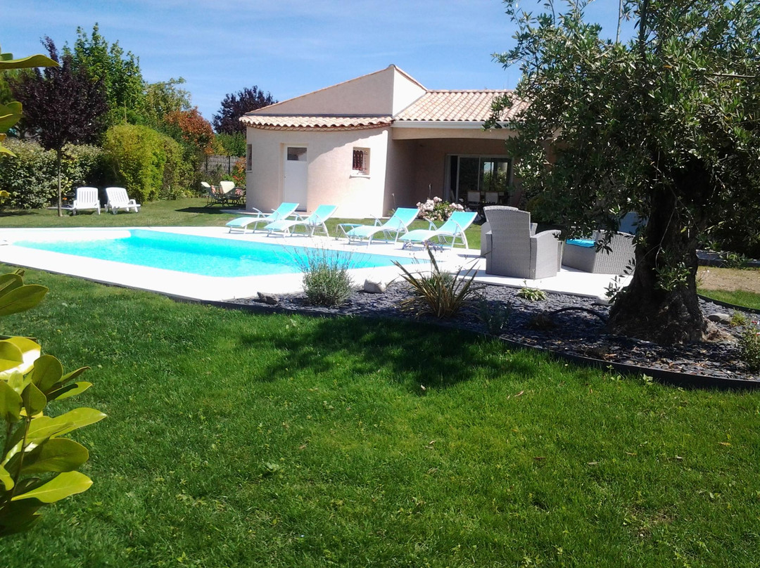 Les Roses Tremieres主图