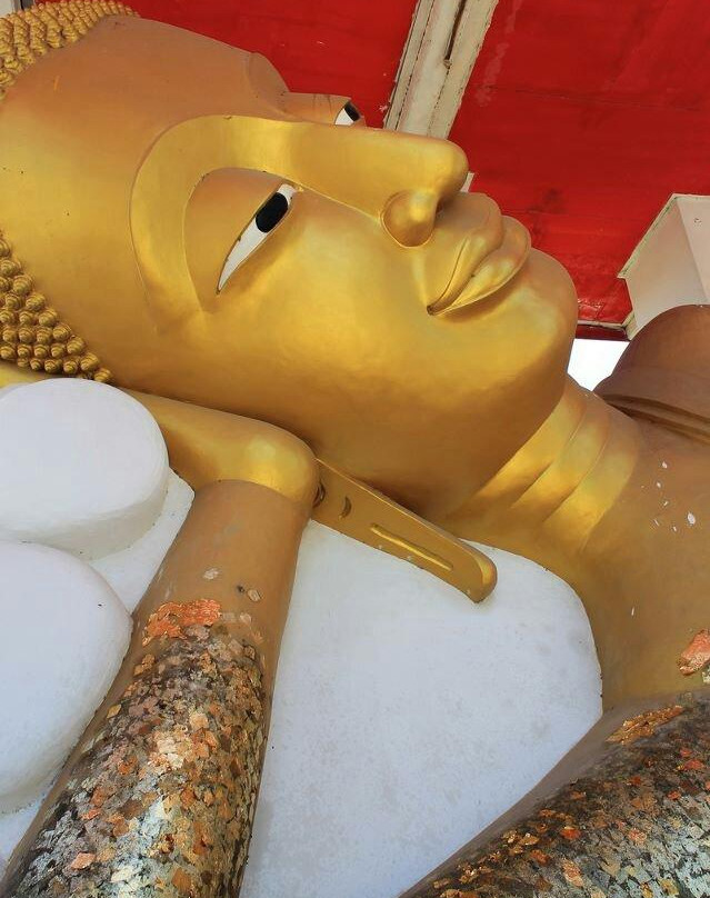 Wat Ratchapaksi (Nok)-红统必去景点