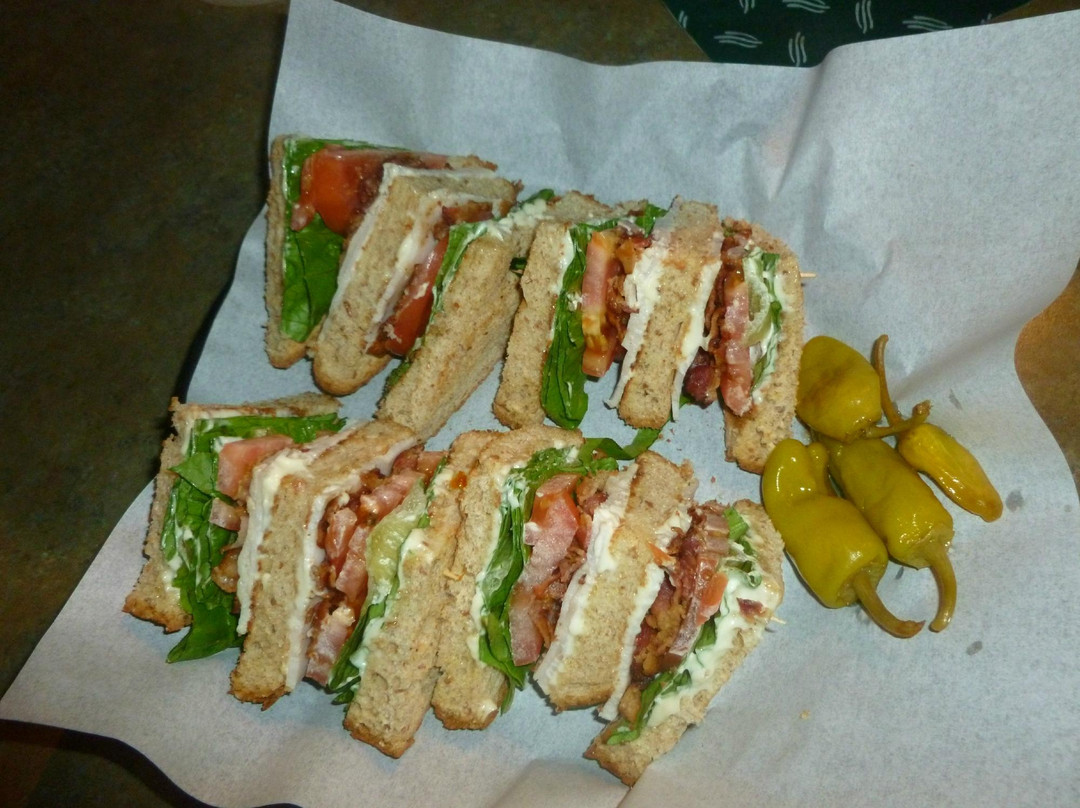 332 Fellows Bar And Grill