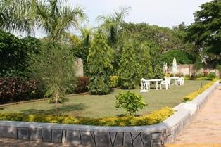 Golden Tripod Hotel主图