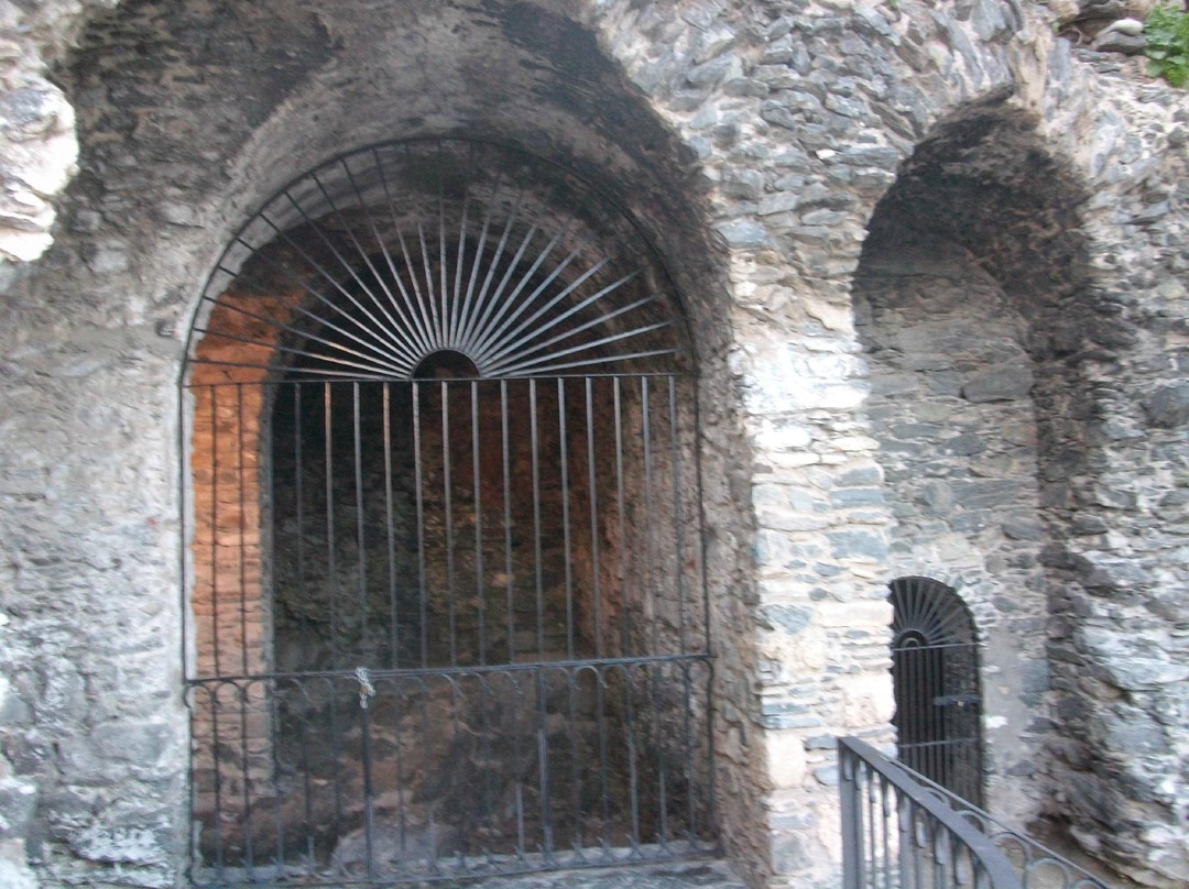 阿尔穆涅卡尔旅游景点-Cueva de Siete Palacios - Archaeological Museum