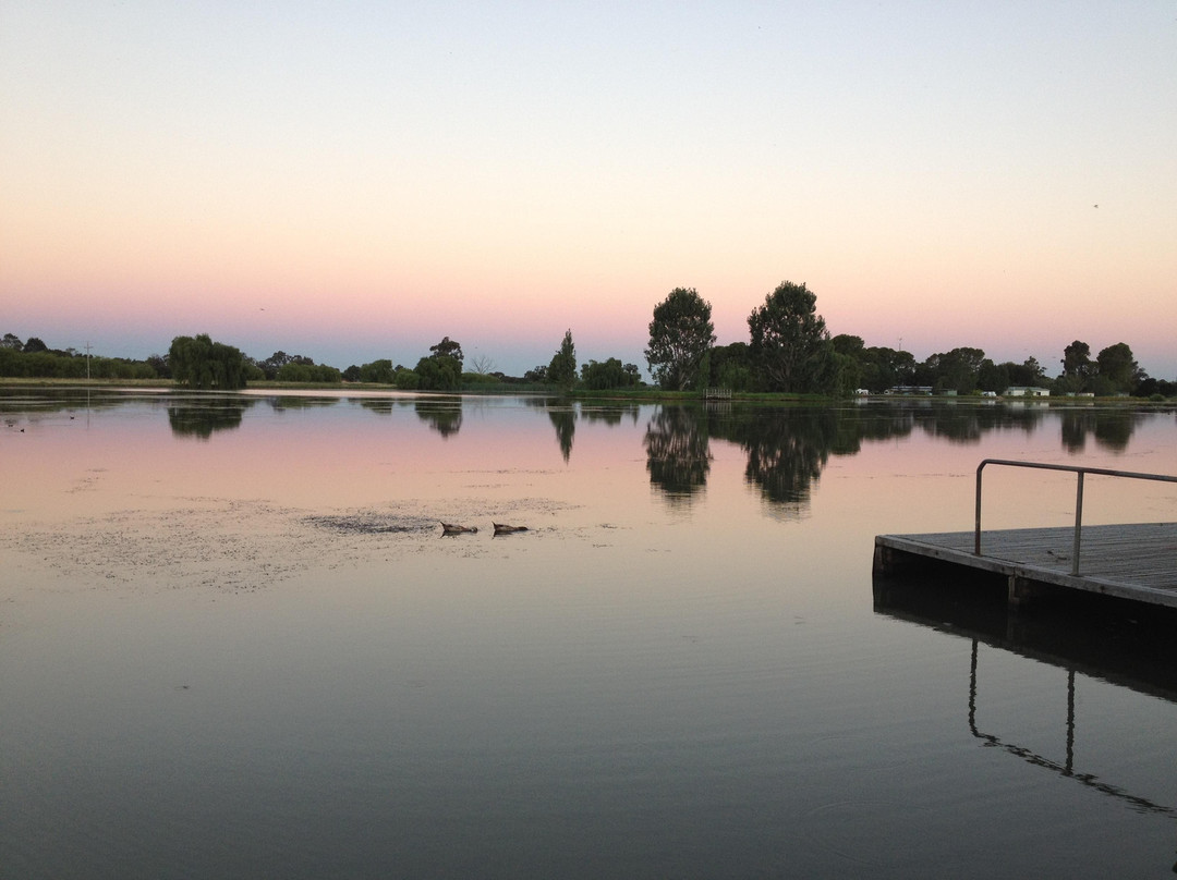 Finley Motel by the lake主图