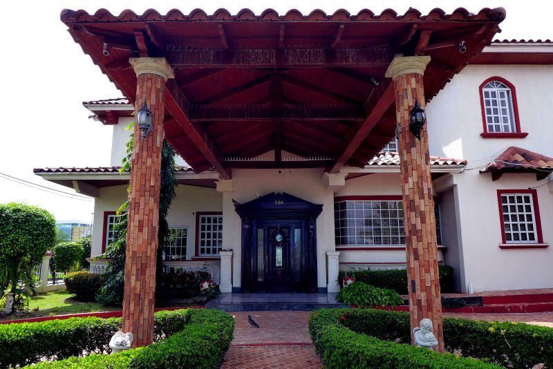 Dumas Villa
