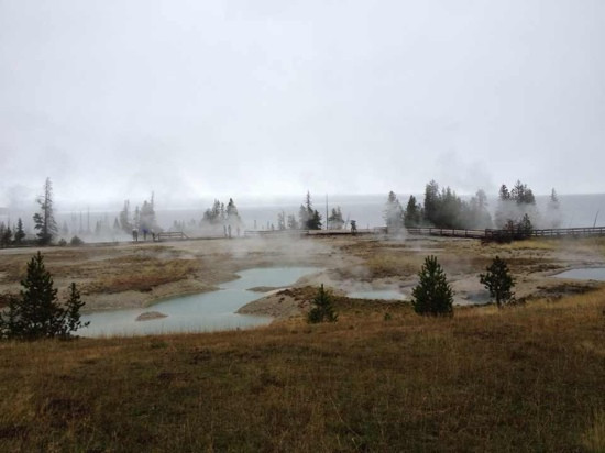 西拇指间歇泉盆地-黄石国家公园必去景点