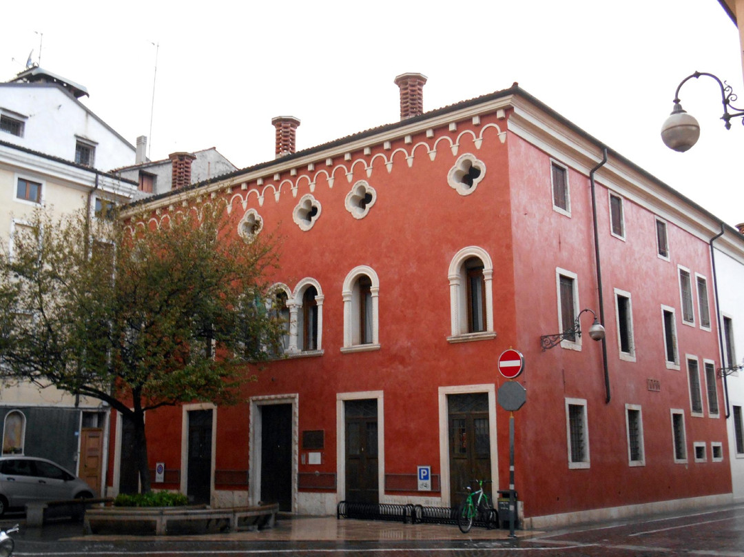 Biblioteca Civica R. Bortoli-斯基奥必去景点