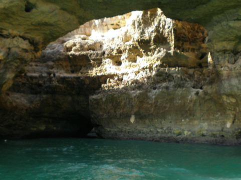 Black Runner-阿尔布赞拉必去景点