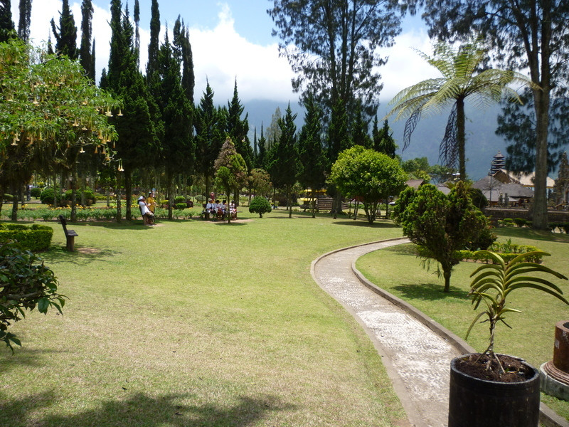乌伦达努布拉坦寺-达巴南必去景点