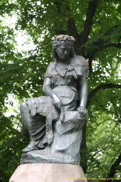 Linda Monument-塔林必去景点