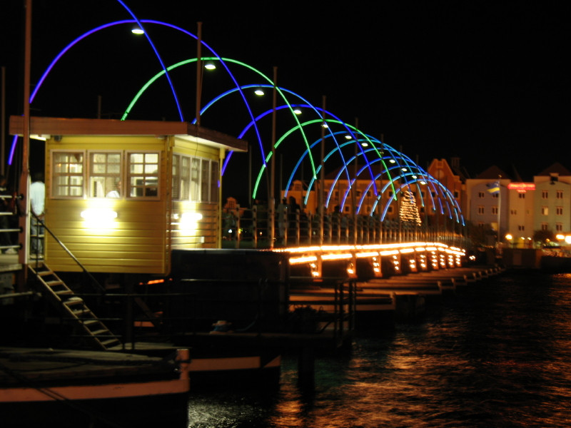 艾玛女王浮桥-威廉斯塔德必去景点