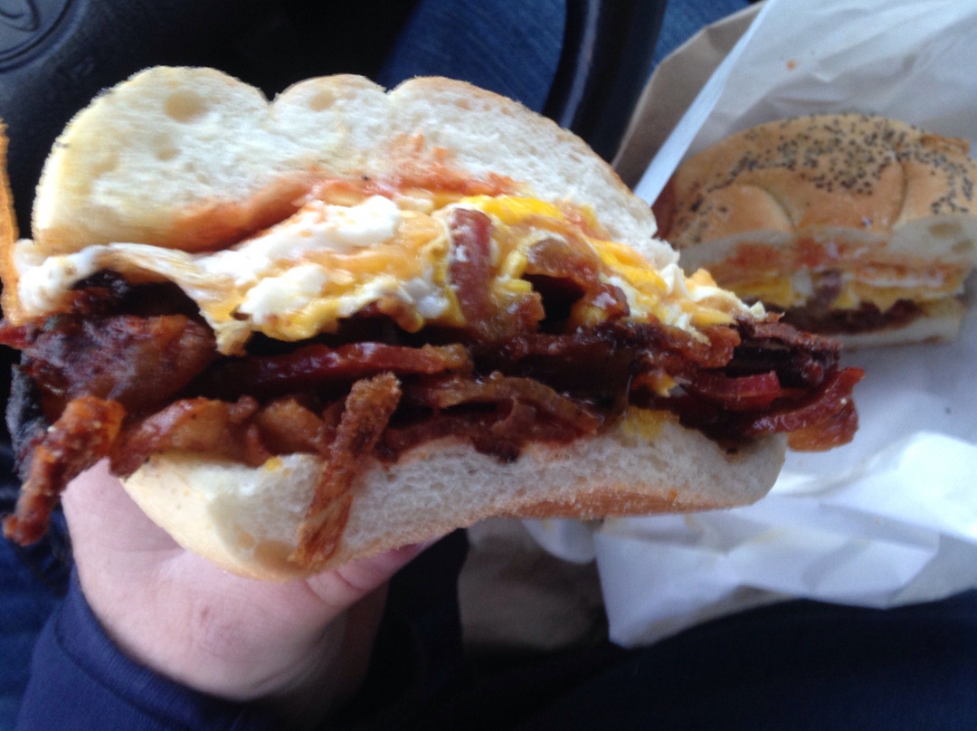 Port Jefferson Station餐馆和美食-Wunderbar Deli