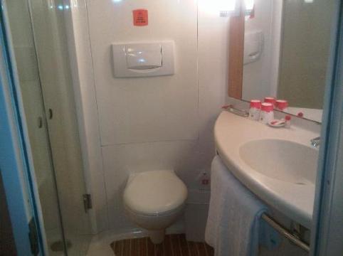 宜必思酒店-客卧